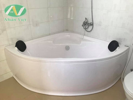 Bồn tắm nằm góc cho không gian nhỏ hẹp giá rẻ tại Nội thất Nhân Việt
