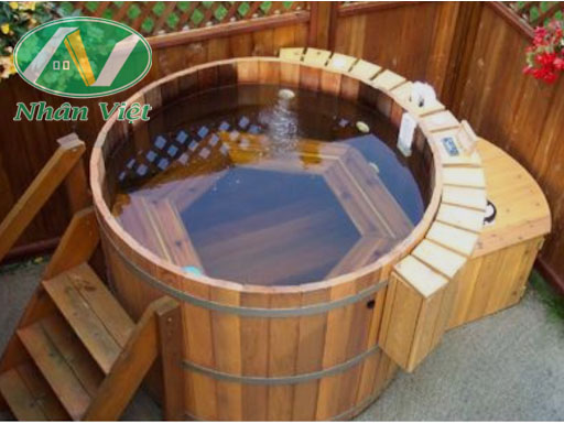 Tắm bồn tắm gỗ tròn với kích thước phù hợp tốt cho gân cốt, cơ bắp và hệ xương khớp